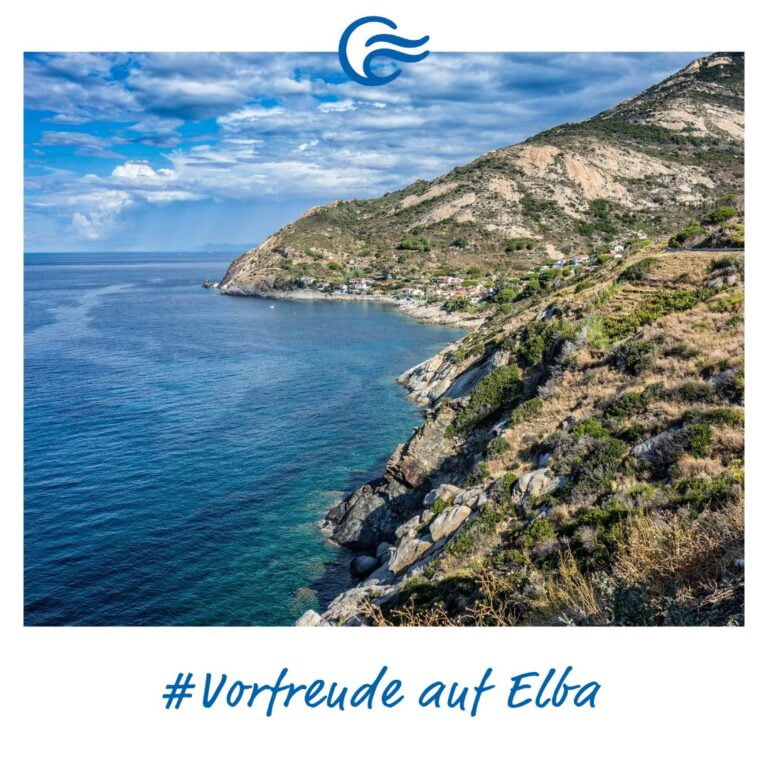 Eine Reise mit der Fähre nach Elba ist von malerischem Panorama geprägt.
