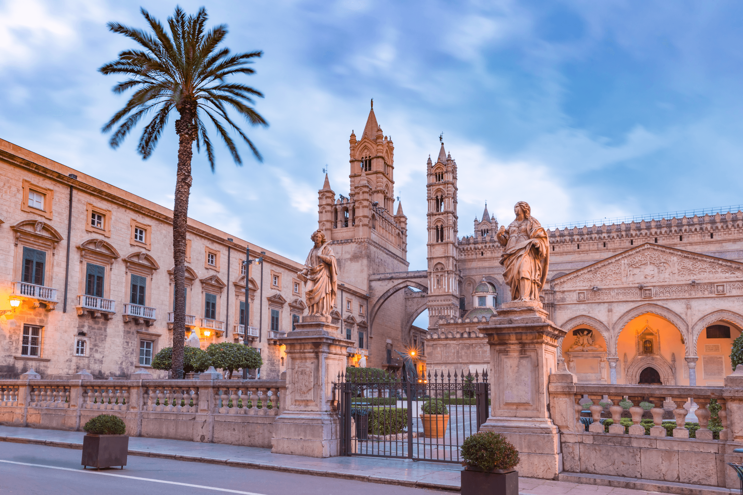In Palermo gibt es zahlreiche architektonische Highlights, dieses hier, dient als Symbolbild für das Thema Fähre nach Sizilien dient.