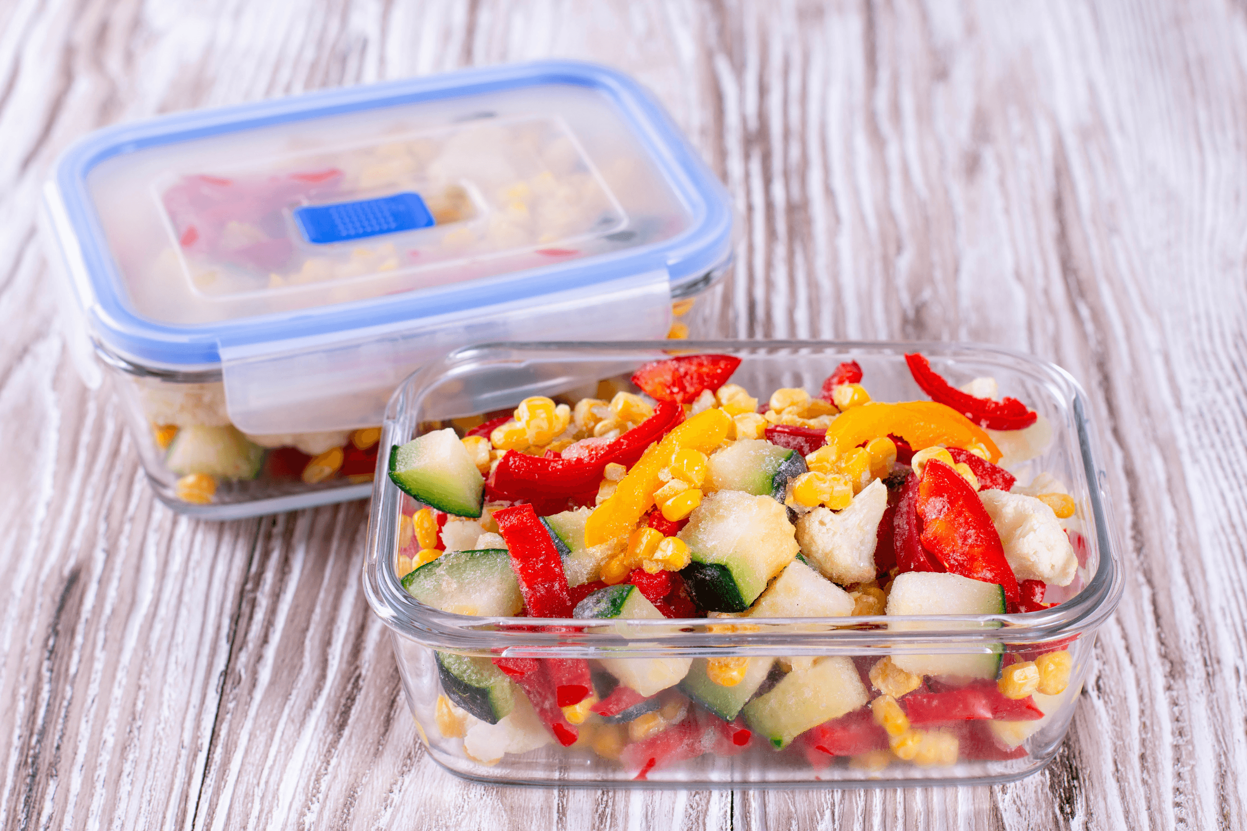 Snacks für Kinder in einer Glasschale