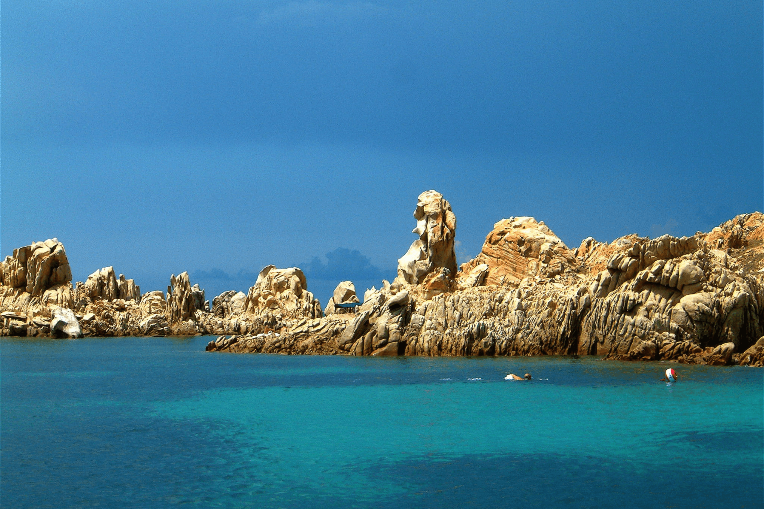 Ein Bild von Felsen auf Sardinien