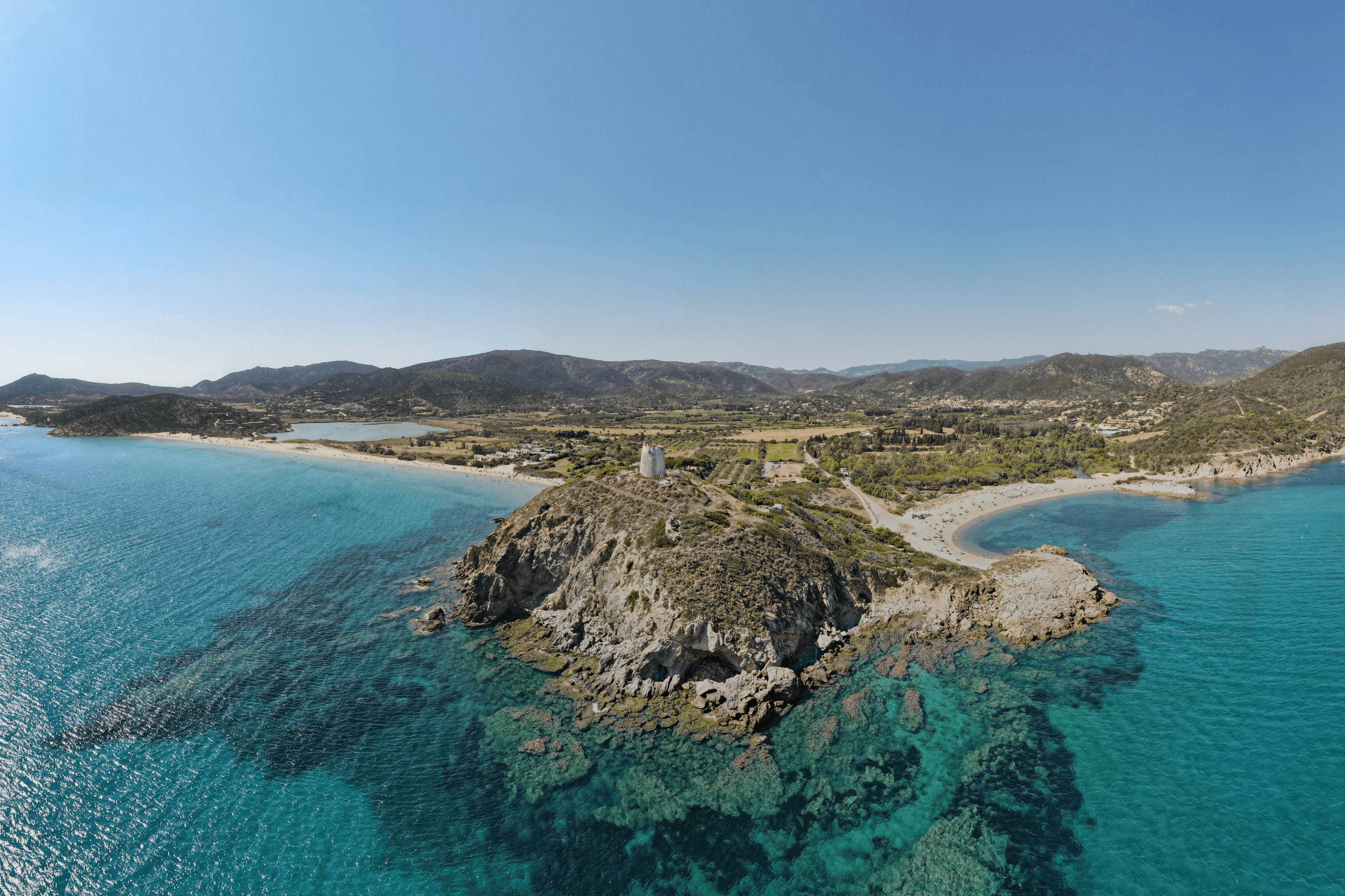 Was ist grösser? Sardinien oder Sizilien als Symbolbild von oben sieht man die sardische Insel.