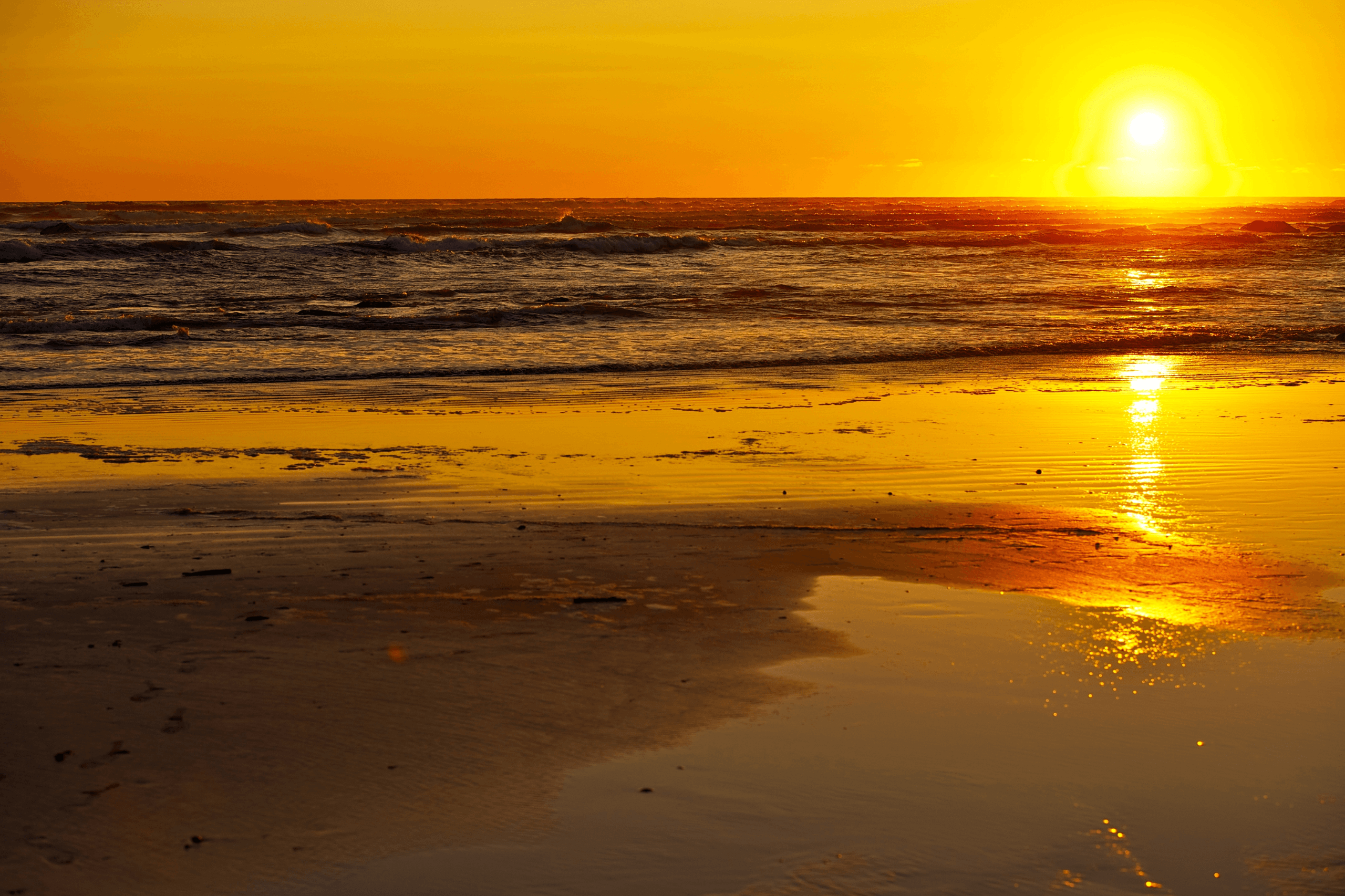 Sardinien oder Sizilien bei Sonnenuntergang