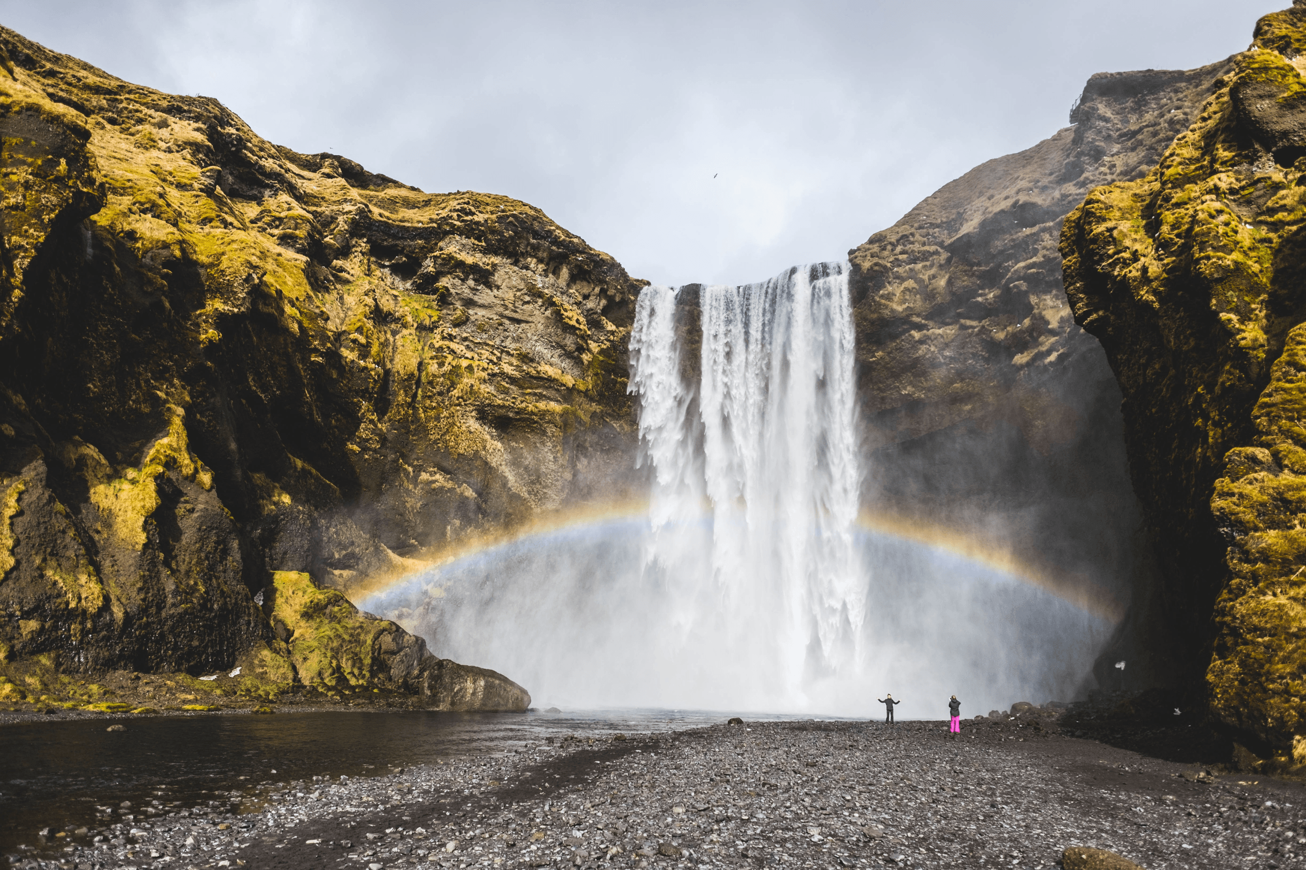Fähre nach Island mit Hund Ein Wasserfall als Symbolbild für den Artikel Fähre nach Island mit Hund